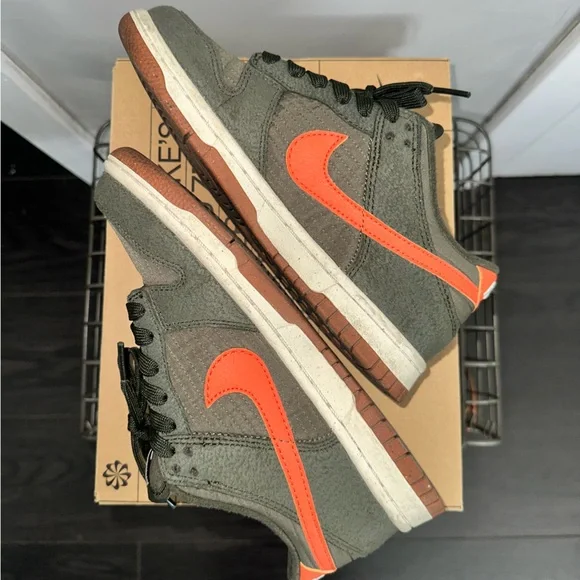 Nike Dunk Low SE - Olive Green & Orange - Picture 5 of 6